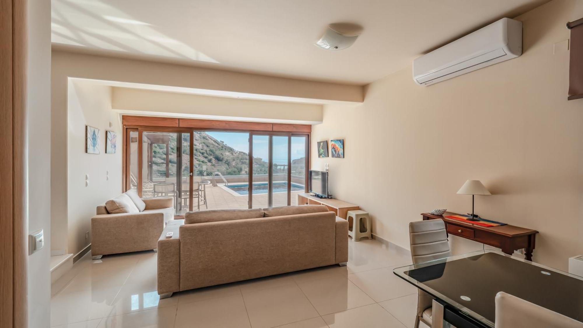 Palaiokastro & Holiday home *