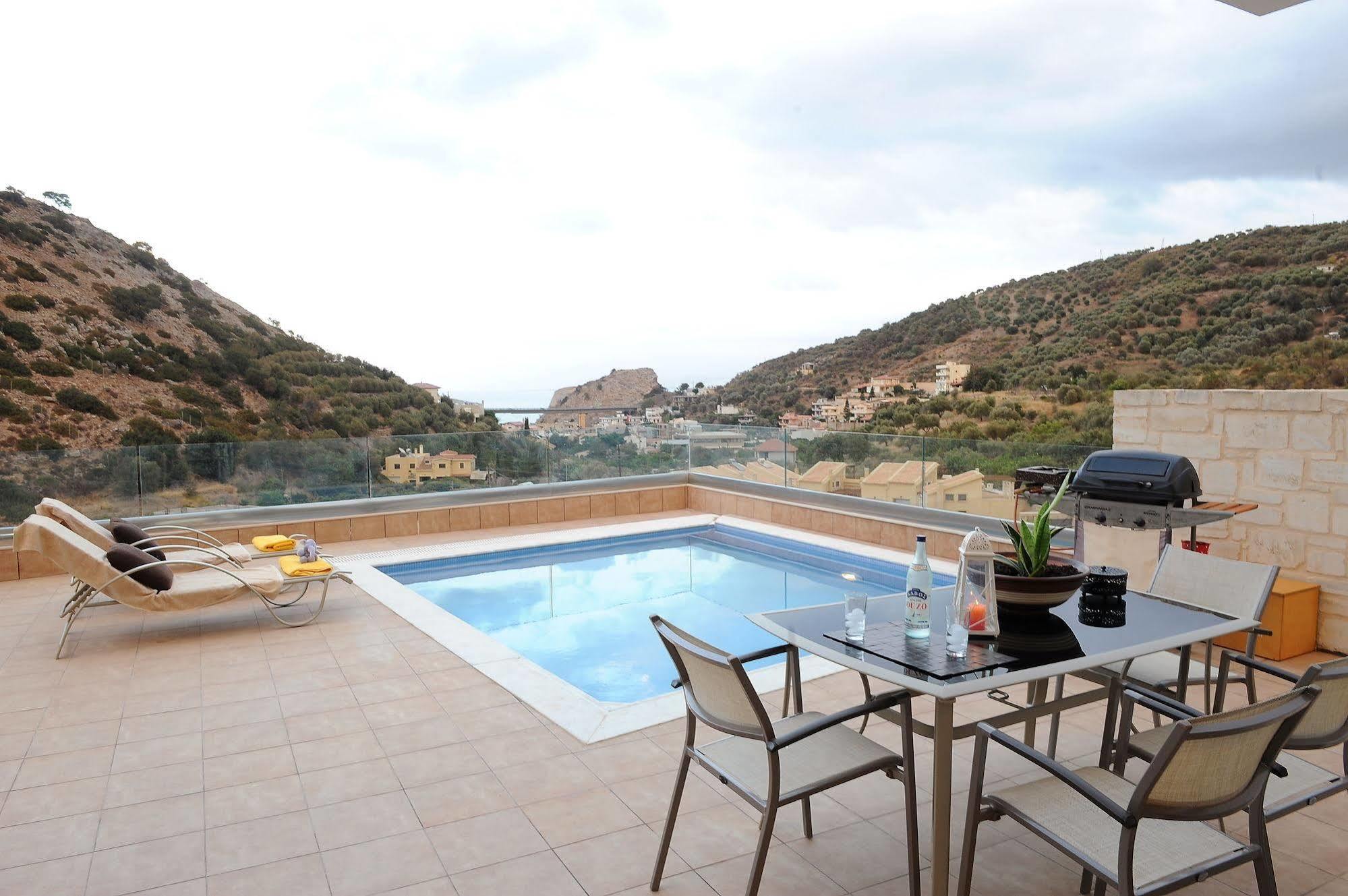 Palaiokastro & * Palaiokastro (Crete)