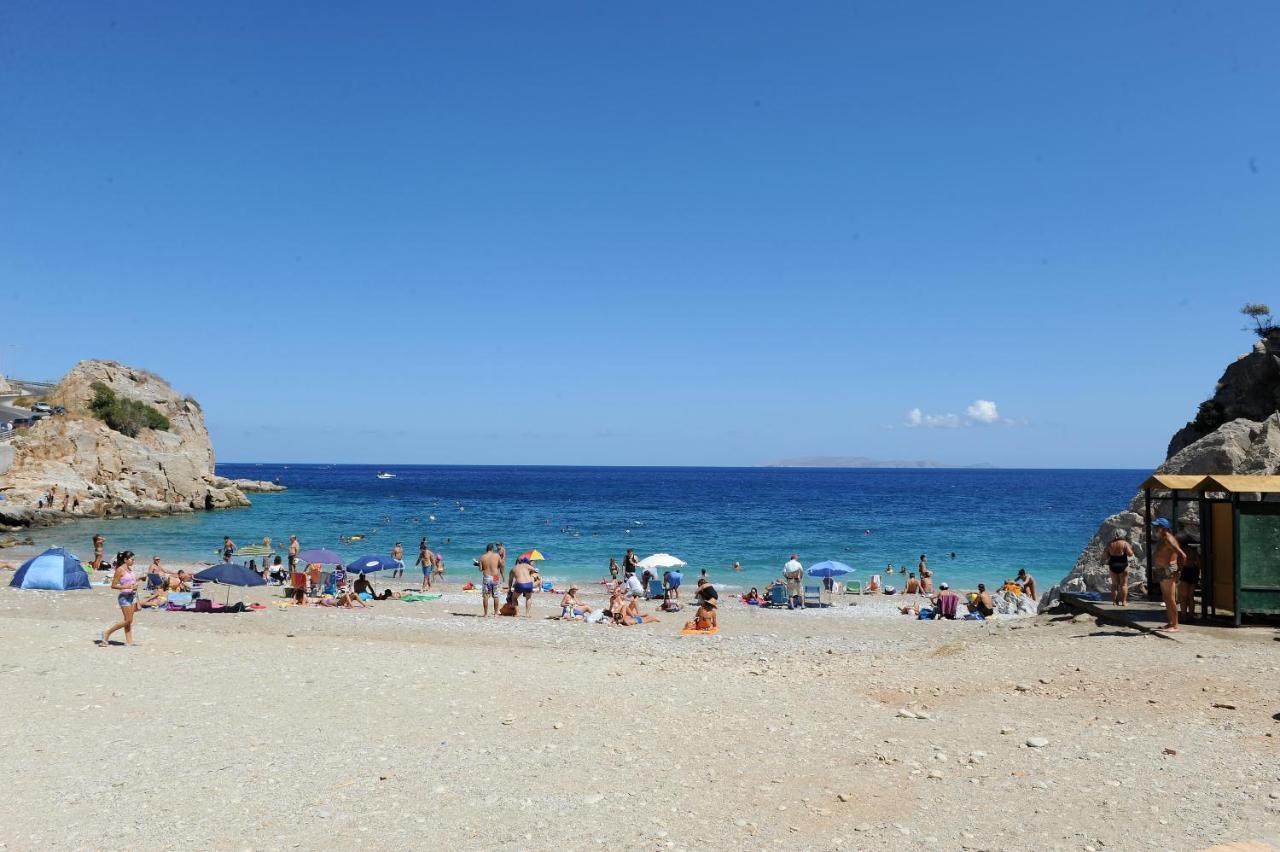 Palaiokastro & Holiday home *